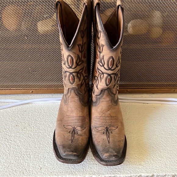 Circle G Ladies Brown Flowered Embroidery Square Toe - Picture 3 of 7